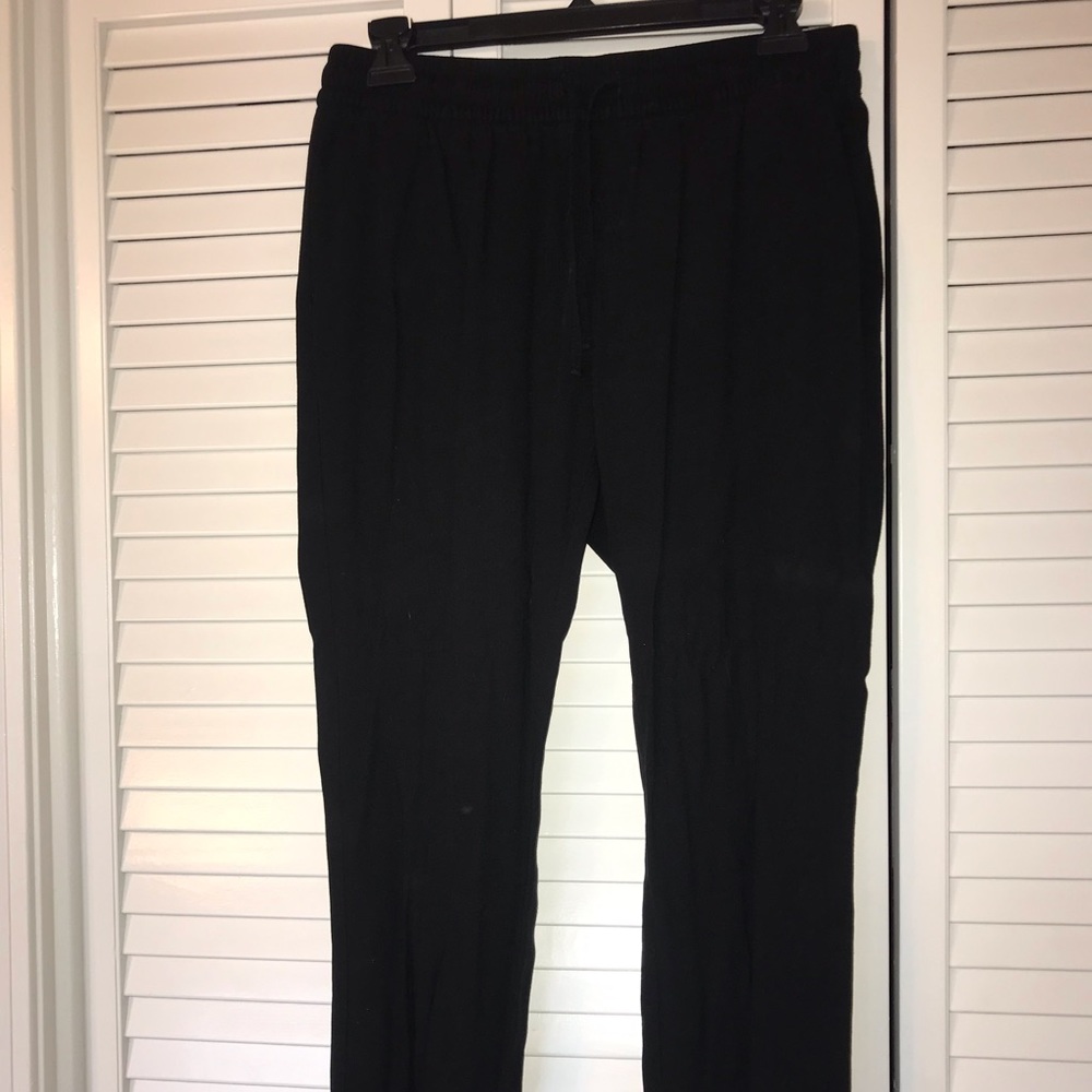 Black cropped pants